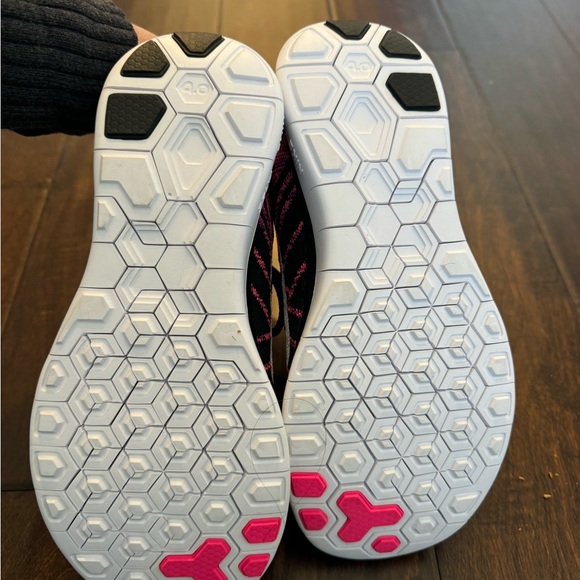 Womens Nike Flyknit shoe - Picture 3 of 4